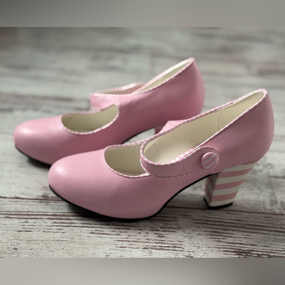 Like new Lola Romona heels.